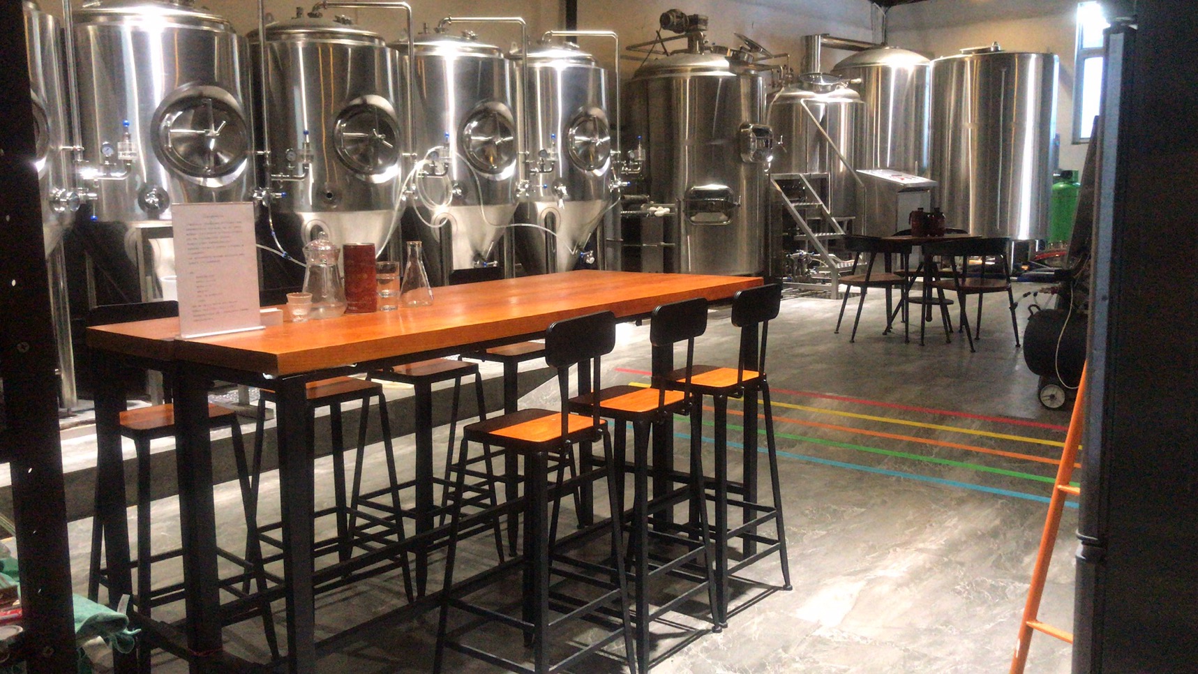 山東精釀啤酒設(shè)備 山東精釀啤酒設(shè)備